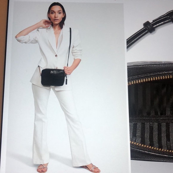 NWT Victoria’s Secret Top Zip Crossbody Emerald Croc embossed w/ gold hardware - Picture 2 of 9